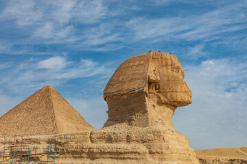 Fototapeta na wymiar Africa, Egypt, Cairo. Giza plateau. Great Sphinx of Giza in front of the Great Pyramid of Giza.