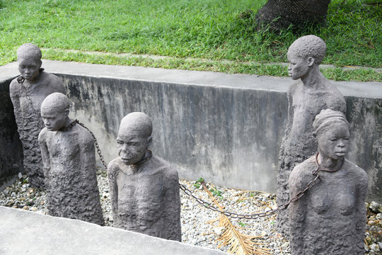Im 19. Jahrhundert war Sansibar der gr&ouml;&szlig;te Markt f&uuml;r den Sklavenhandel an der ostafrikanischen K&uuml;ste. In Stone Town wurde ein Denkmal an den Sklavenmarkt errichtet. Afrika, 6. Oktober 2019