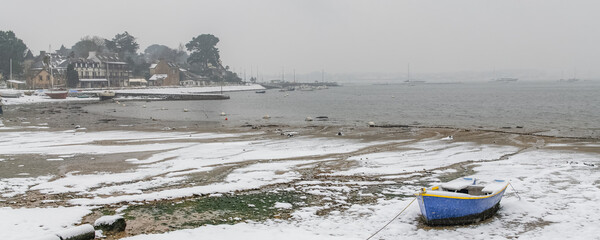 Brittany, the Ile aux Moines under the snow.