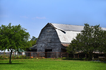 Fototapeta na wymiar Repairs Needed on Country Barn in Arkansas
