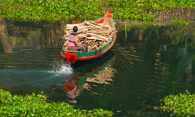 Obraz premium Boat on Kaptai Lake, Rangamati, Chittagong Division, Bangladesh