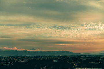 富士山と夕暮れ。山梨県甲府市。