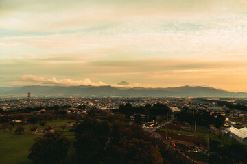 Fototapeta premium 富士山と夕暮れ。山梨県甲府市。