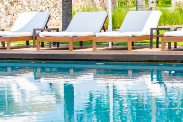 Fototapeta premium Empty deck chair around outdoor swimming pool