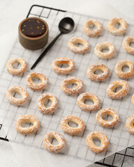 Sweet tea and coffee. Cookies, pretzels, crackers, bagels. Sweet joys for tea