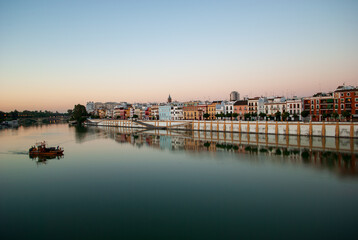 Fototapeta na wymiar early morning in the district of triana in seville along the guadalquivir