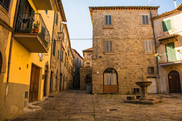 A square in the historic medieval village of Santa Fiora in Grosseto Province, Tuscany, Italy
 - obrazy, fototapety, plakaty