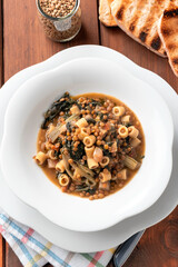 Piatto di pasta con lenticchie, bietole e pancetta, Cucina Italiana 