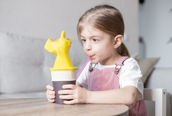 Game for toddlers, articulations problems, exercises for mouth strength.