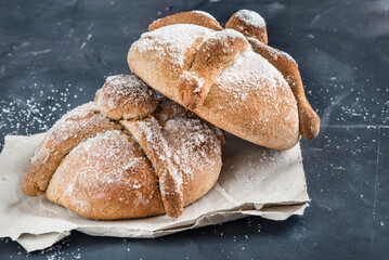 Pan de muerto black background