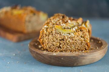 crunchy banana bread with cinnamon