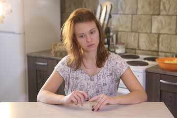 Obraz na płótnie Canvas Girl sitting in the kitchen