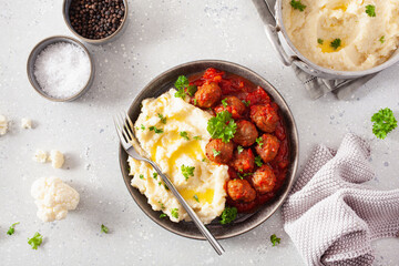 keto paleo diet lunch mashed cauliflower with meatballs