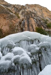 Fototapeta na wymiar icy waterfall from the bottom Vigera La Rioja Spain