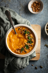 soupe velouté potiron et châtaigne aux épices et persil