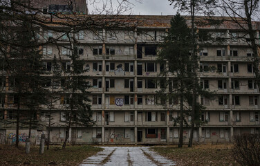 abandoned building, graffiti on an abandoned building, abandoned building in the middle of a ity