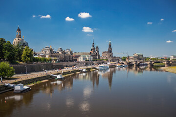 Fototapeta na wymiar Dresden on the river Elbe in Germany
