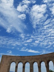 Obraz premium Beautiful architecture with blue sky background