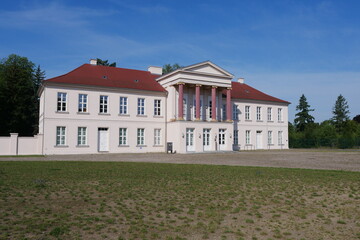 Fototapeta na wymiar Kavaliershaus in Neustrelitz