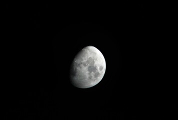 Obraz premium Waxing Gibbous Moon, viewed through a Celestron Astromaster 130EQ from Northamptonshire, England
