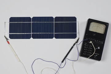 Measurement of solar cell voltage