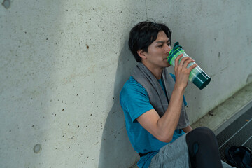 運動中に体調を崩した男性