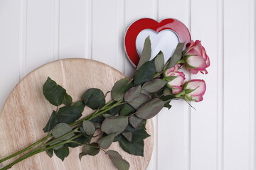 Serce ramka czerwone i trzy różowe róże © Seance_Photo_Sylwia