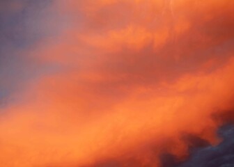 Fototapeta na wymiar golden clouds in the evening like a flame in the sky