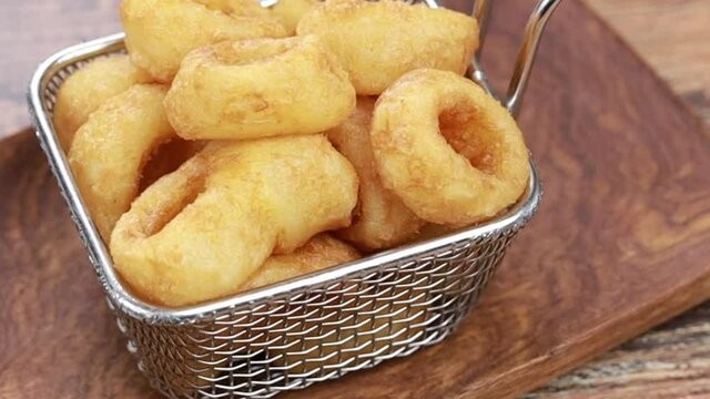 beignets de calamars &agrave; la romaine