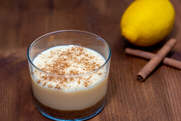 puddings cream flavored with cinnamon