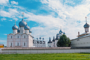 Fototapeta na wymiar Golden Ring of Russia.The Kremlin wall of the ancient Rostov Kremlin