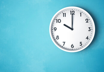 10:00 or 22:00 wall clock time