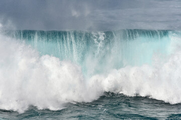 Beautiful ocean waves.
