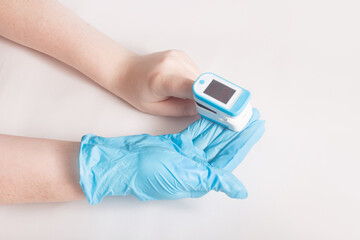 Pulse oximetry with the portative mechanism on white background