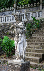 Fototapeta premium Statue du palais aquatique de Tirta Gangga à Bali, Indonésie