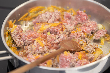 Cooking minced meat with tomato sauce