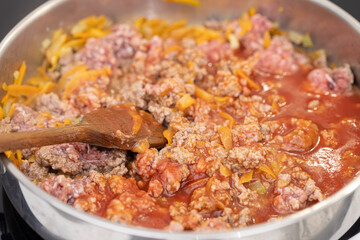 Cooking minced meat with tomato sauce