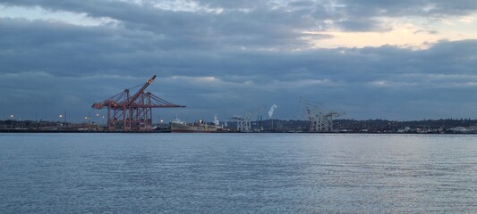 Obraz premium cranes in the port