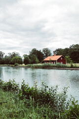 Fototapeta na wymiar house at the river