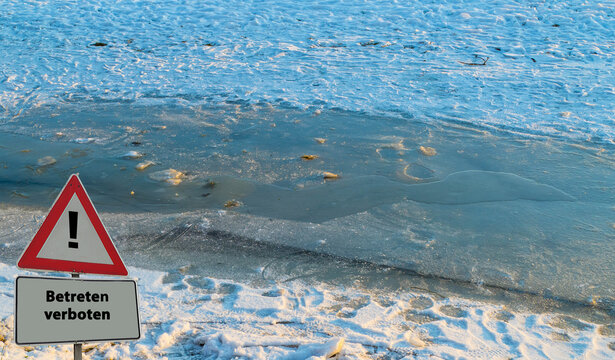Schild Betreten verboten Eisfl&auml;che