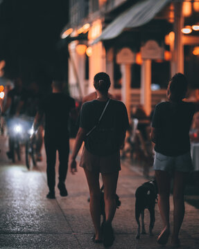 people walking in the city sunset night restaurants 
