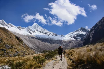 Photo sur Plexiglas Alpamayo Vue sur l& 39 Alpamayo et Quitaraju sur la route vers le camp de base d& 39 Alpamayo, Cordillera Blanca, Ancash, Pérou