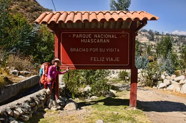 Cercles muraux Alpamayo Trekking into the Parque National Park Huascaran, Cordillera Blanca, Ancash, Peru