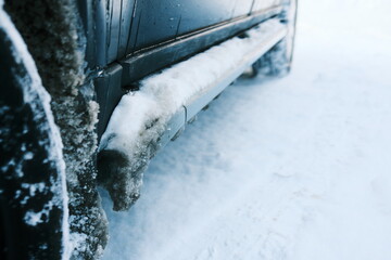 Auto Schweller und Radlauf voller Eis