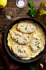 Chicken breast in creamy garlic sauce