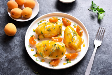 Chicken breasts in apricot sauce