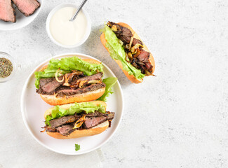 Sandwiches with beef and caramelized onion