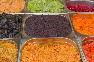 Schöne gedörrte bunte Früchte aus Israel