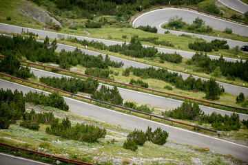 Strada di montagna nel Parco Nazionale dello Stelvio, Italia