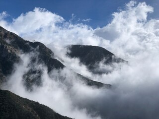 Obraz premium clouds over mountain